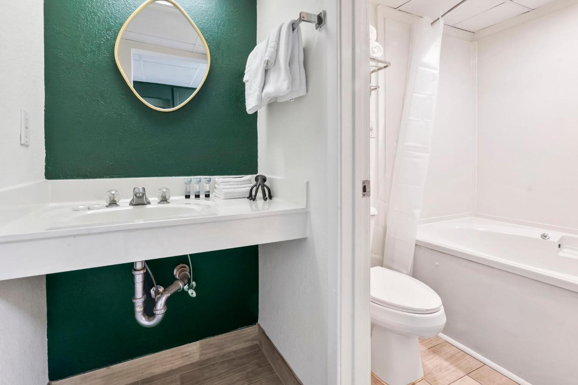 Recently Remodeled Double Queen Condo- Oceanfront Views! Boardwalk 135 マートルビーチ エクステリア 写真